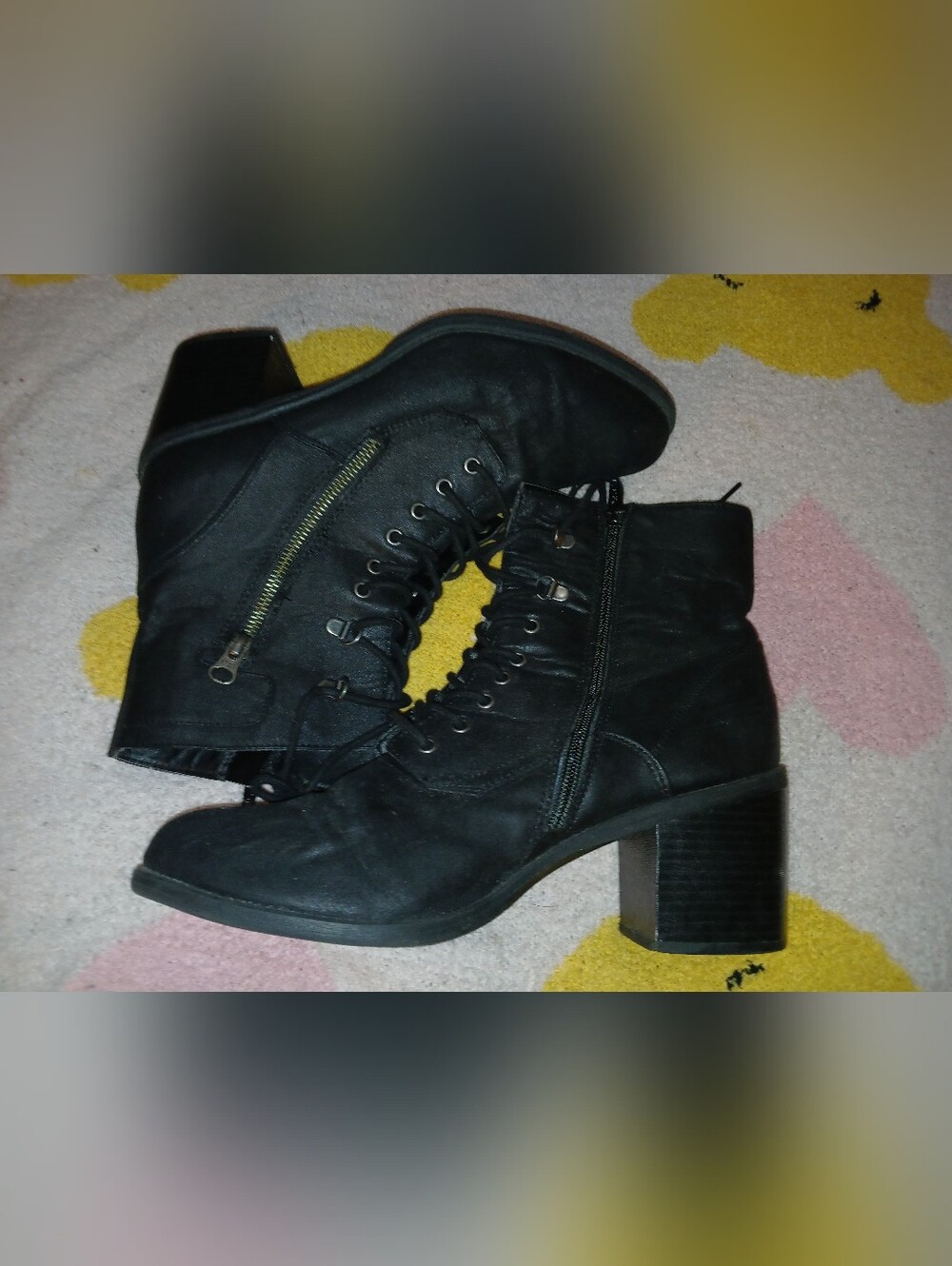 Pre-loved Women's White Mountain Black Lace-Up Ankle Boots with Side Zipper. - Picture 3 of 8